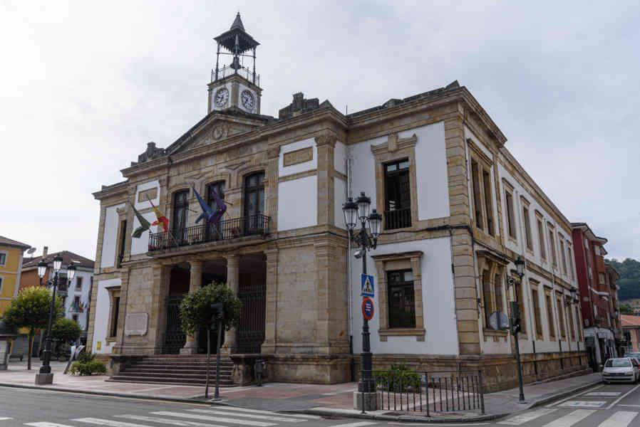 Principado de Asturias 005 - Cangas de Onís - Ayuntamiento.jpg